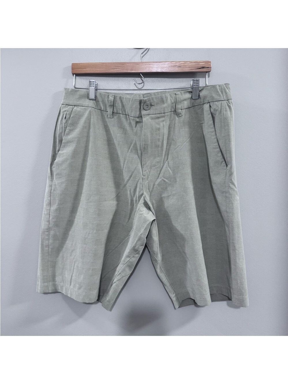 Hang Ten Men's Hybrid Shorts in Light Tan. Internal Drawstring. Size 36
